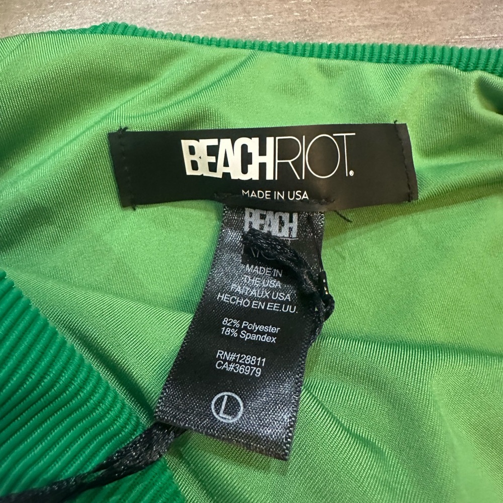 Beach riot Celine One Piece in limited edition Green NWT - Picture 9 of 9